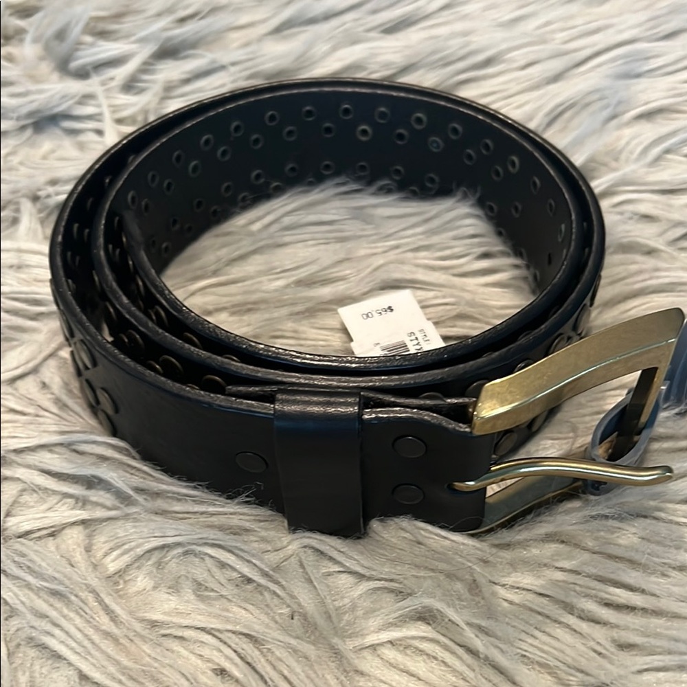 Sophisticated Black and Gold Belt with Luxurious Finish